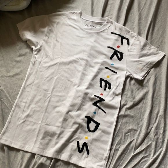 FRIENDS tshirt size Small - Picture 1 of 2